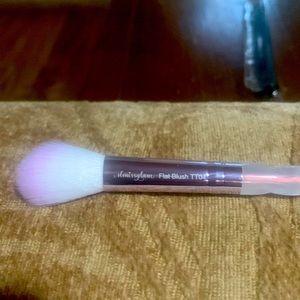 Blush brush